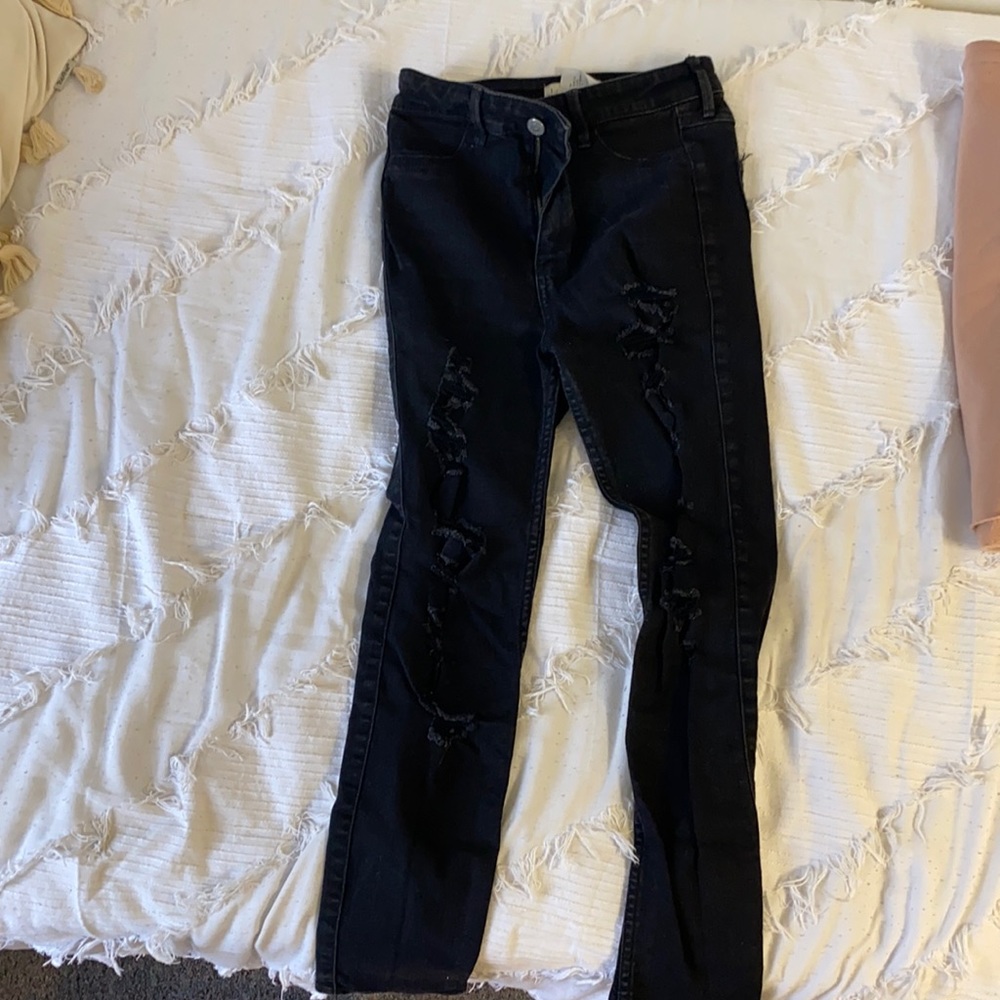 Black ripped skinny jeans